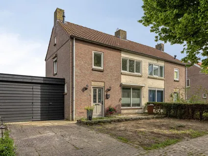 Twee-onder-één-kap te koop: Lijestraat 52, Lierop centrum Lierop