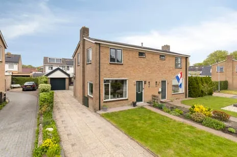 Twee-onder-één-kap te koop: Lijnbaan 15, Centrum Leek en omgeving Leek