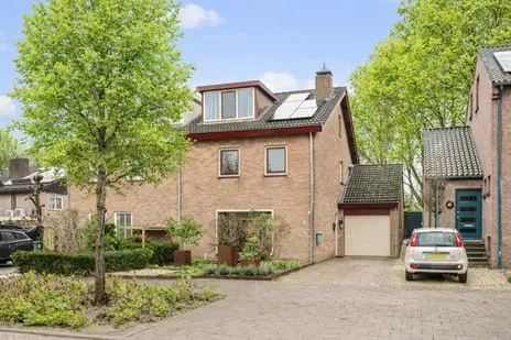 Twee-onder-één-kap te koop: Lijndonk 92, Donkenbuurt Oosterhout (Nb)