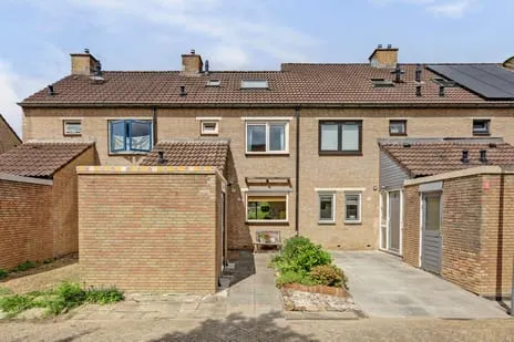 Terraced house for sale: Lijster 17, Hoogvliet Zuid Hoogvliet Rotterdam