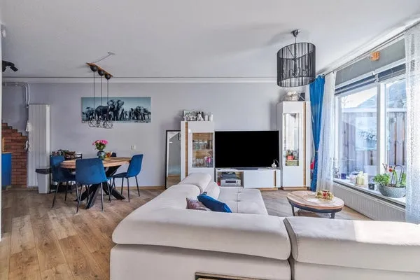 Tussenwoning te koop: Lijster 22, Hoogvliet Rotterdam