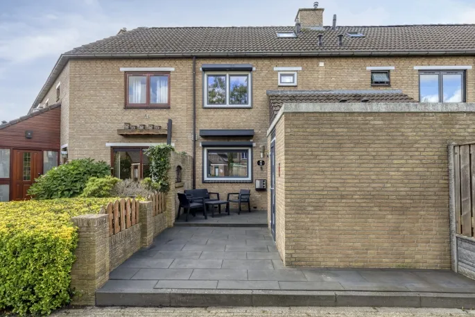 Tussenwoning te koop: Lijster 69, Hoogvliet Rotterdam