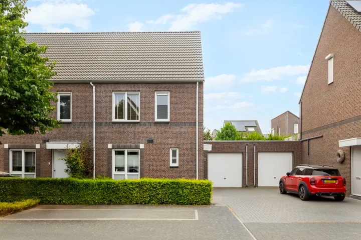 Tussenwoning te koop: Lijster 9, Mariadorp-Beezepool Eijsden