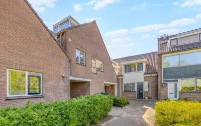 Tussenwoning te koop: Lijsterbes 16, Opstal Naaldwijk