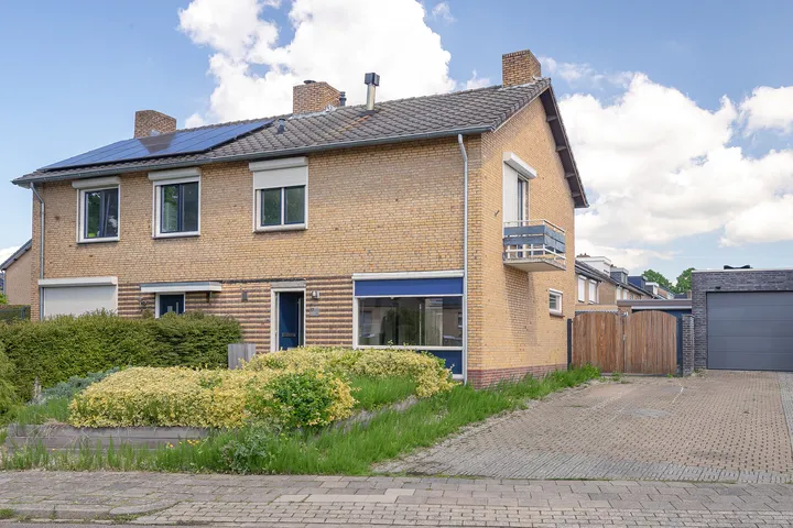 Twee-onder-één-kap te koop: Lijsterbeslaan 17, Bunde Bunde