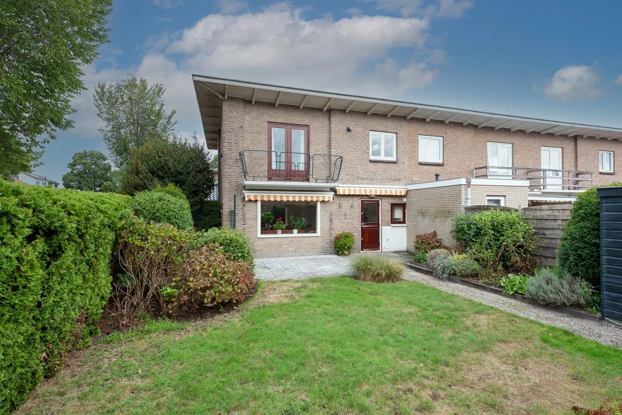 Hoekwoning te koop: Lijsterbeslaan 27, Loosdrecht