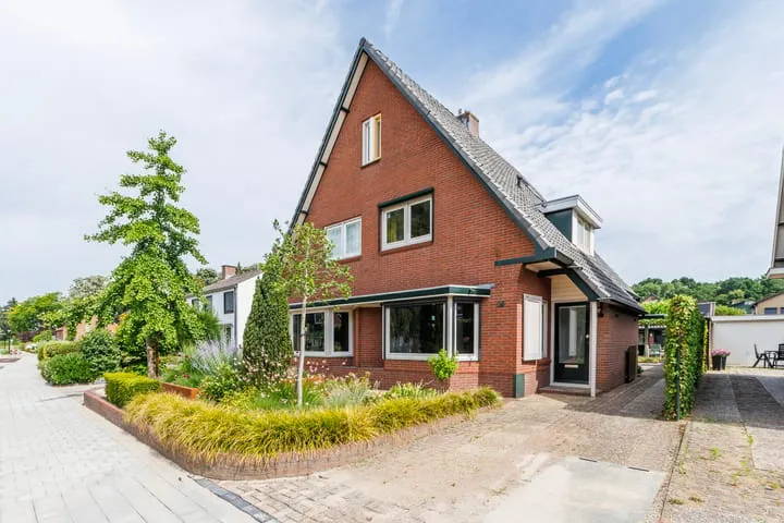Twee-onder-één-kap te koop: Lijsterbeslaan 35, Oosseld / Vijverberg - zuidwest Doetinchem