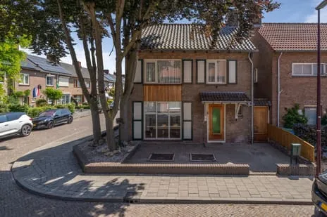 Vrijstaande woning te koop: Lijsterbesstraat 1, Pagnevaart Oudenbosch