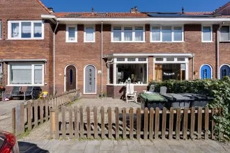 Tussenwoning te koop: Lijsterbesstraat 50, Zaandam