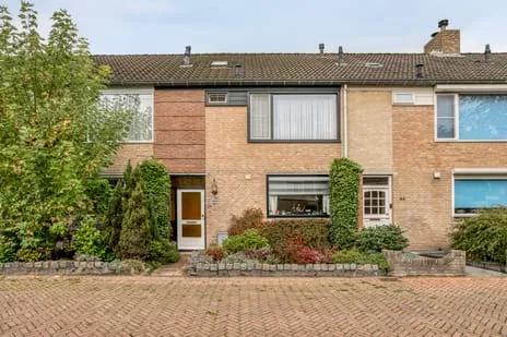 Tussenwoning te koop: Lijsterhof 43, Hoogerheide Made
