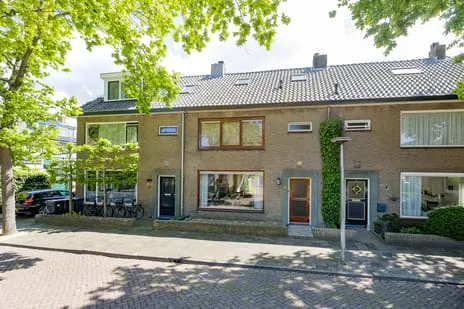 Tussenwoning te koop: Lijsterlaan 26, 3e Poellaan Lisse