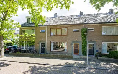 Tussenwoning te koop: Lijsterlaan 26, 3e Poellaan Lisse