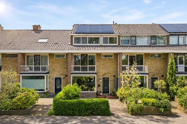 Terraced house for sale: Lijsterlaan 36, Vogelbuurt Maassluis