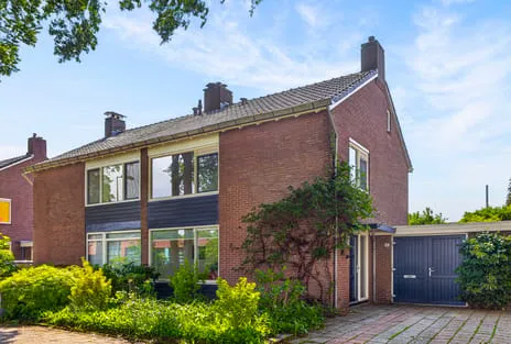 Terraced house for sale: Lijsterstraat 10, Mekkelholt Enschede