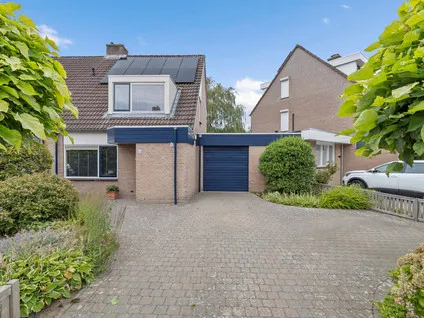 Terraced house for sale: Limousinlaan 13, Achtse Barrier-Gunterslaer Eindhoven