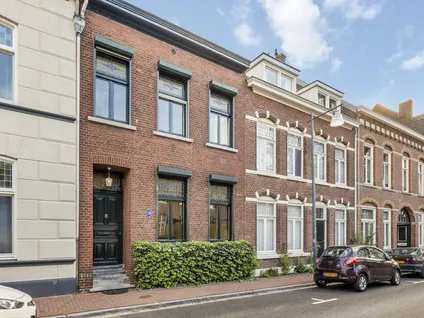 Tussenwoning te koop: Lindanusstraat 28, Binnenstad Roermond