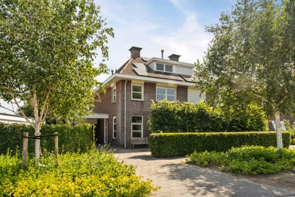 Twee-onder-één-kap te koop: Lindberghsingel 22, Emmeloord-Emmelhage-Boswonen Emmeloord