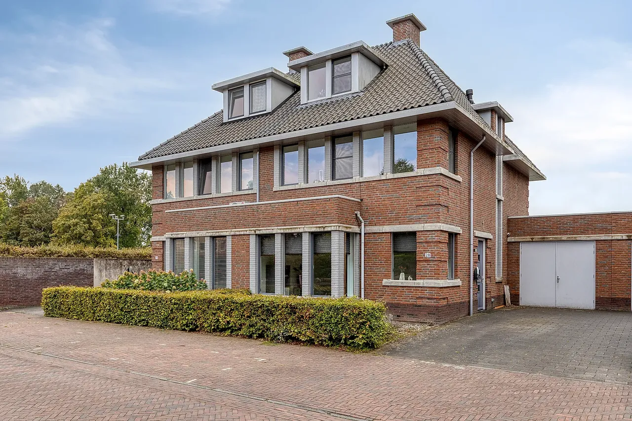 Tussenwoning te koop: Lindehof 28, Helmond