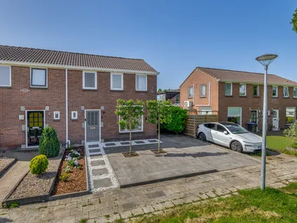 Twee-onder-één-kap te koop: Lindelaan 4, Roden Roden