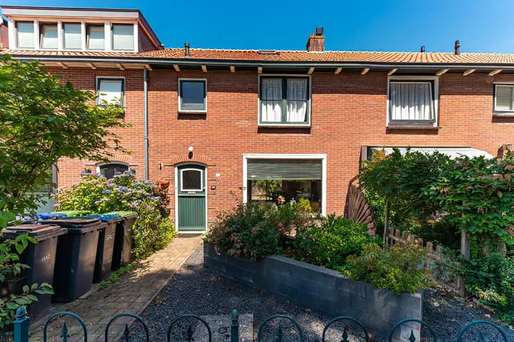 Terraced house for sale: Lindelaan 71, Nieuw-Loosdrechtsedijk Loosdrecht