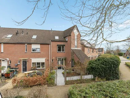 Tussenwoning te koop: Lindengouw 23, Lindengouw, Muidergouw en Peppengouw Almere