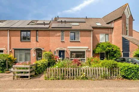 Terraced house for sale: Lindengouw 55, Lindengouw, Muidergouw en Peppengouw Almere