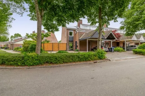 Corner house for sale: Lindenlaan 1, Berkhout Lisse