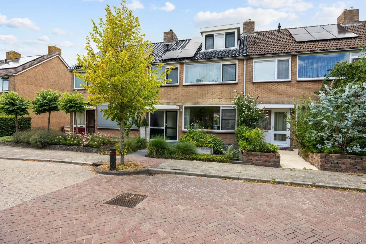 Tussenwoning te koop: Lindenlaan 21, Sauwerd
