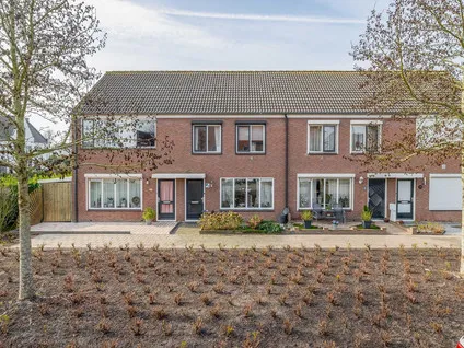 Tussenwoning te koop: Lindenlaan 31, Ooltgensplaat woonkern Ooltgensplaat