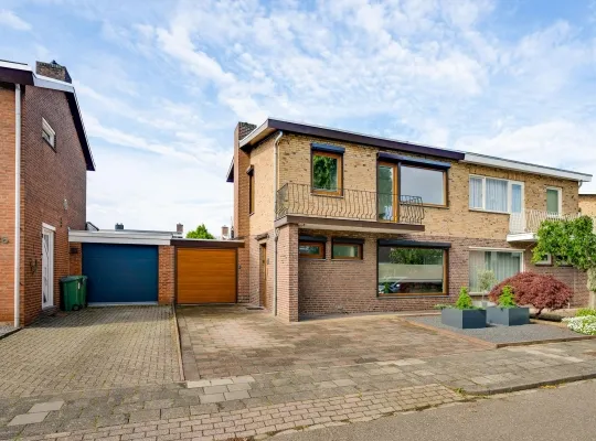 Tussenwoning te koop: Lindenlaan 38, Bunde Bunde