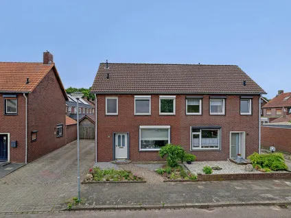 Twee-onder-één-kap te koop: Lindenlaan 4, Offenbeek Reuver