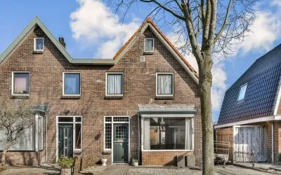 Twee-onder-één-kap te koop: Lindenlaan 5, Bomenbuurt Sassenheim