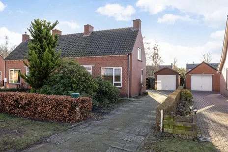 Twee-onder-één-kap te koop: Lindenlaan 50, Bellingwolde Bellingwolde