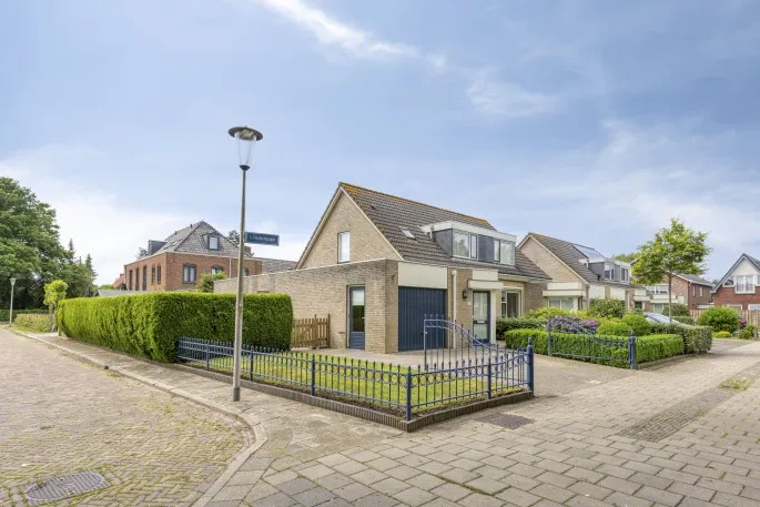 Corner house for sale: Lindenpad 13, Deest Deest
