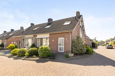 Semi-detached for sale: Lindenstraat 2, Maasbree-centrum Maasbree