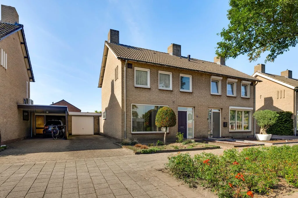 Twee-onder-één-kap te koop: Lindenstraat 28, Nederweert