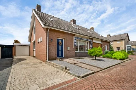 Twee-onder-één-kap te koop: Lindenstraat 4, Maasbree-centrum Maasbree