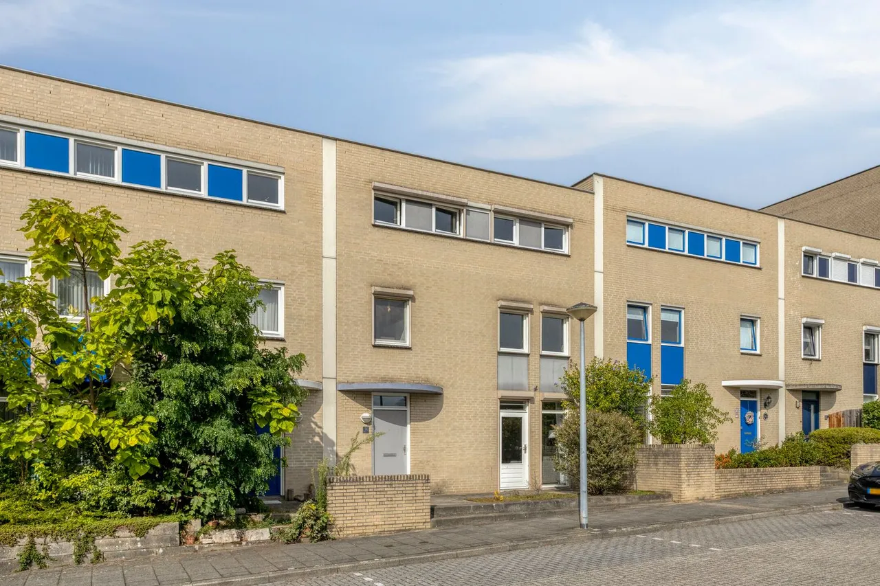 Tussenwoning te koop: Linnaeusdomein 16, Maastricht