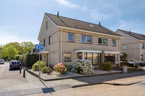 Hoekwoning te koop: Linnaeuslaan 12, Petenbos Oost Veenendaal