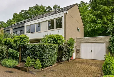 Twee-onder-één-kap te koop: Linnaeusweg 40, Bloemenbuurt Venlo