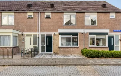 Tussenwoning te koop: Lintgrasstraat 53, Kruidenwijk Noord- midden Almere