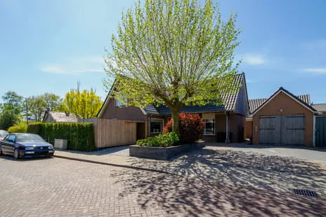 Vrijstaande woning te koop: Linthorstlaan 28, Vriezenveen-Centrum Vriezenveen