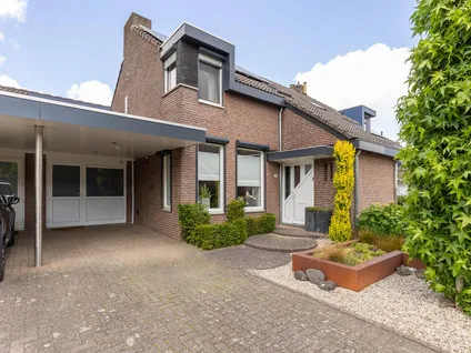 Tussenwoning te koop: Lintjeshaag 40, Limbricht Limbricht