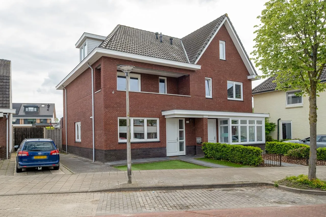 Twee-onder-één-kap te koop: Lipperkerkstraat 422, Enschede