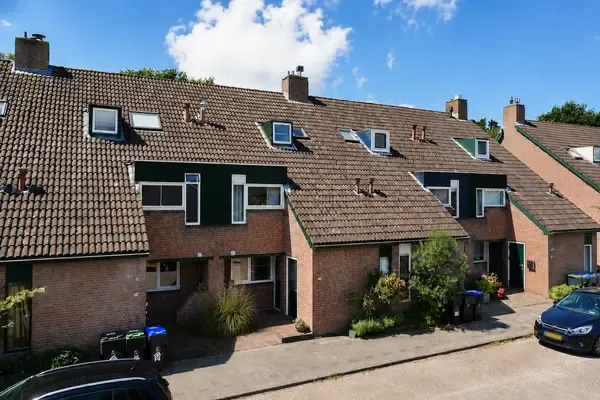 Tussenwoning te koop: Lisdoddekreek 34, Voorhof Leiderdorp