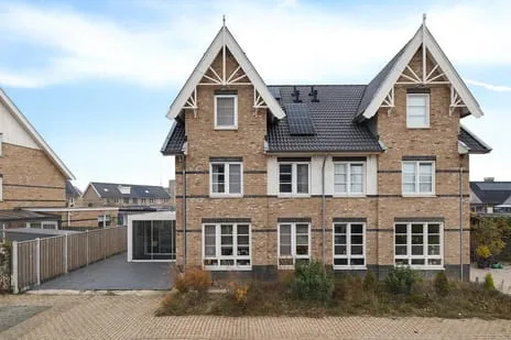 Twee-onder-één-kap te koop: Liselott Linsenhoffstraat 29, Olympiakwartier West (brt) Almere