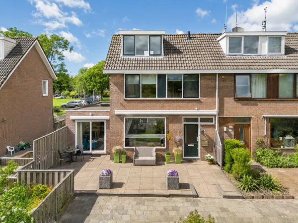 Hoekwoning te koop: Lisweg 355, Kerkbuurt Oostzaan