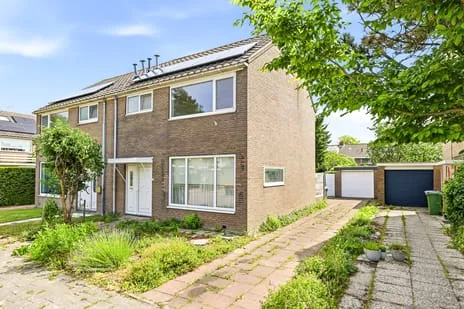 Twee-onder-één-kap te koop: Lisztlaan 3, Paauwenburg West Vlissingen
