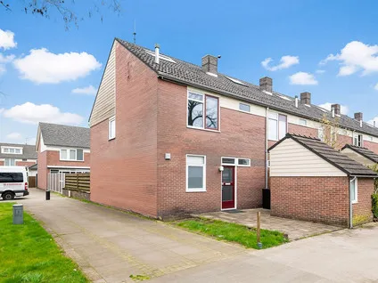 Hoekwoning te koop: Lisztstraat 42, Groot Lochter Nijverdal