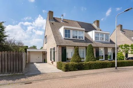 Hoekwoning te koop: Lobithstraat 25, Leeuwerik Oost Tilburg